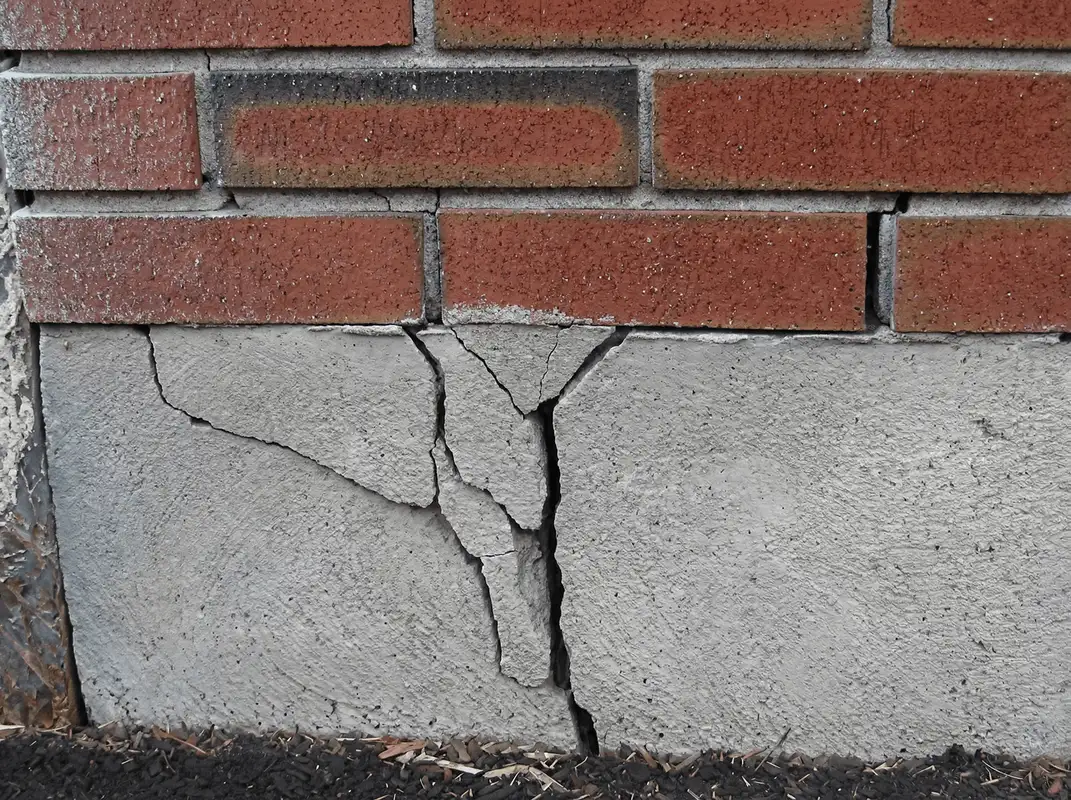 Concrete foundation with serious structural damage in Rockford, IL